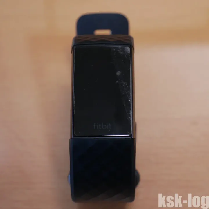 Fitbit Charge3の利用3か月目でPEYOU水貼り保護フィルムを貼り替えましたのサムネイル