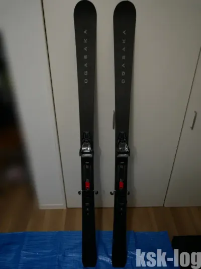 御茶ノ水のワンゲルスポーツにてスキー板(Ogasaka Unity U-FS2)とストックを購入