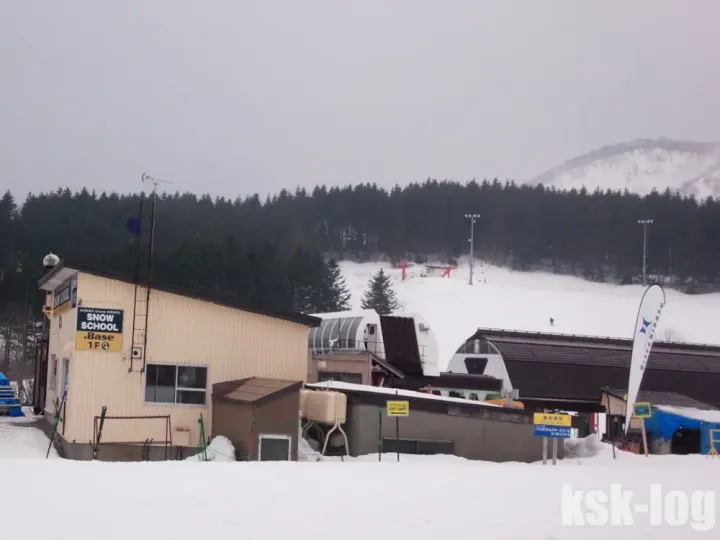 スキーで苦手なコブ克服にスクールの宿泊型レッスンの受講のススメのサムネイル